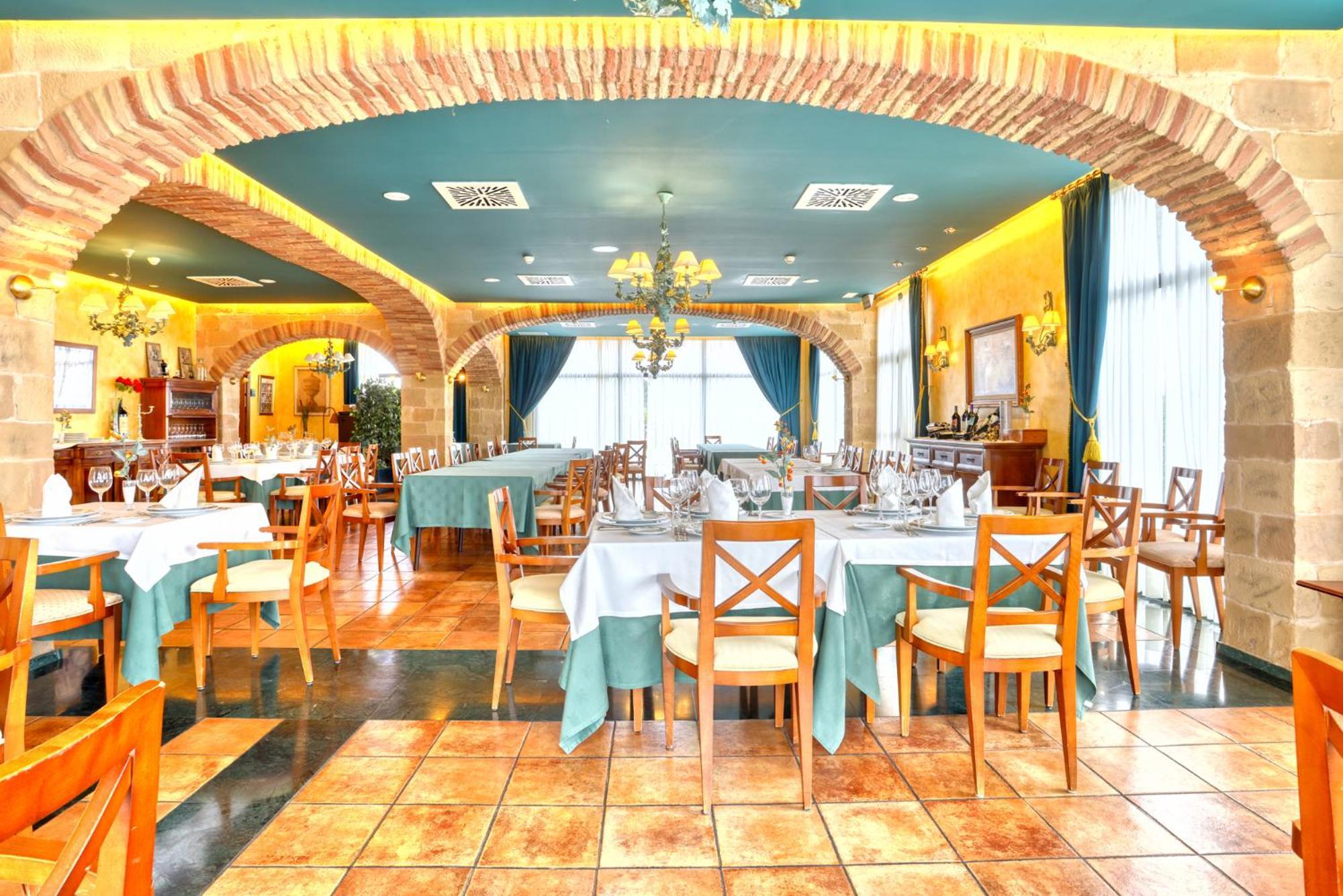 Hotel Villa De Almazán Exterior photo